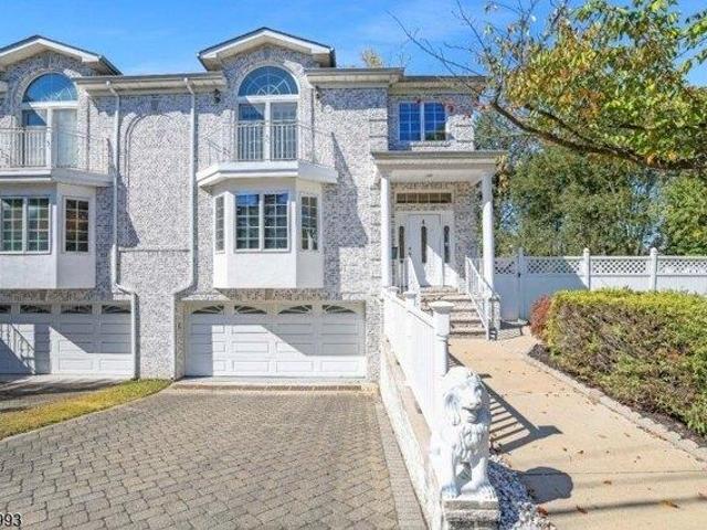 House for sale in Waldwick, New Jersey