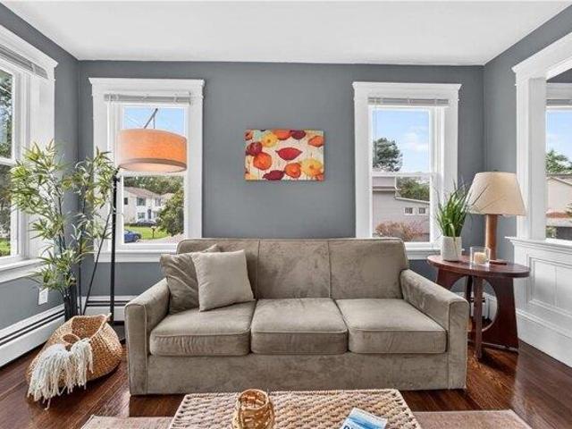 House for sale in Warwick, Kent County