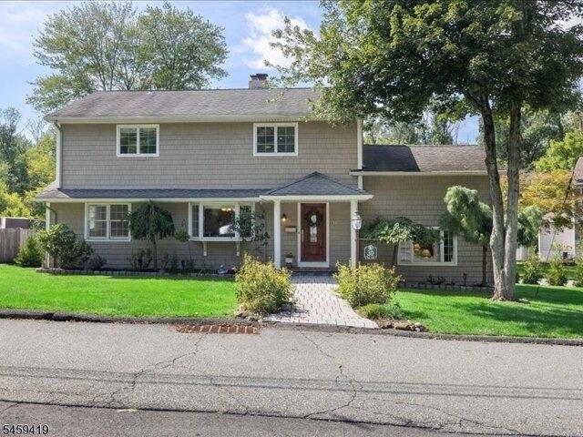 House for sale in Packanack Lake, Wayne