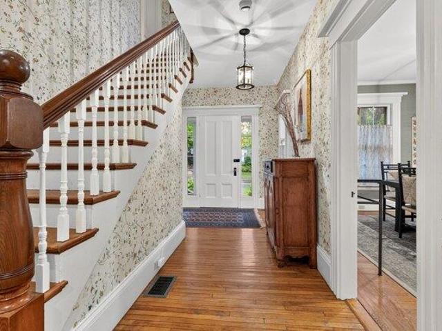 House for sale in Wellesley Hills, Wellesley