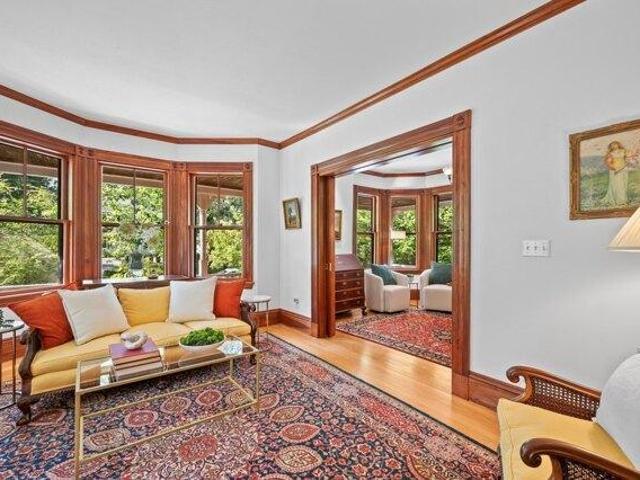 House for sale in Wellesley Hills, Wellesley