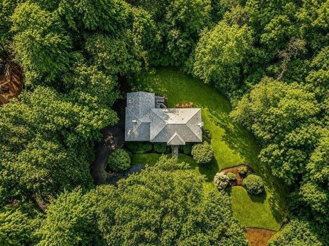 House for sale in Weston, Middlesex County