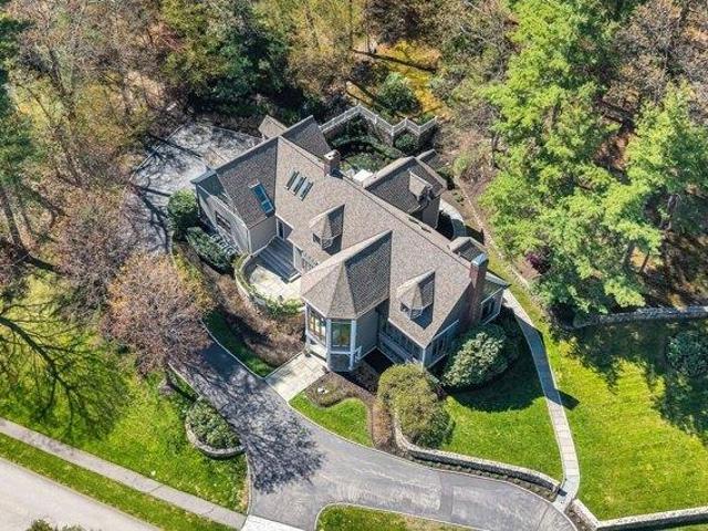 House for sale in Weston, Middlesex County