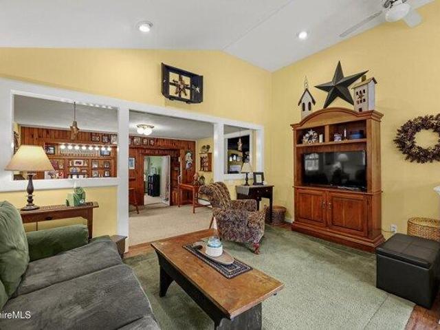 House for sale in Pownal, Williamstown