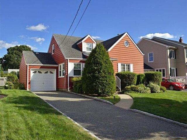 House for sale in Wood Ridge, New Jersey