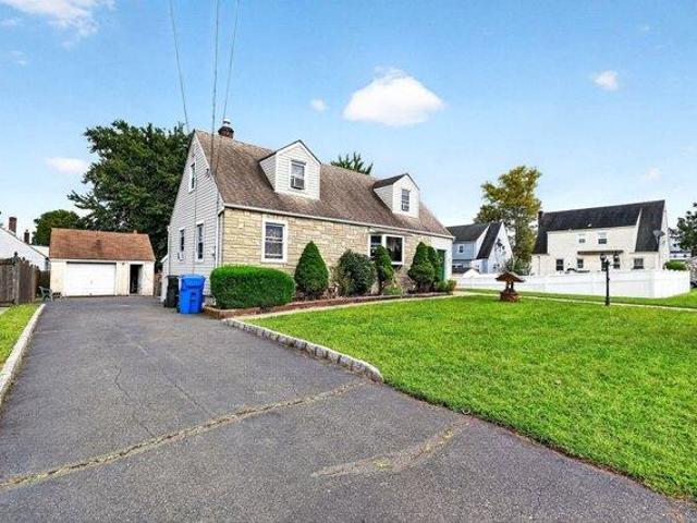 House for sale in Avenel, Woodbridge Township