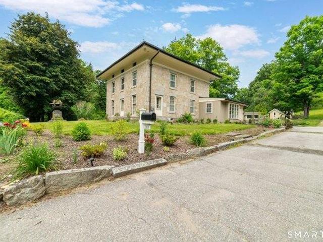 House for sale in Woodbury, Connecticut