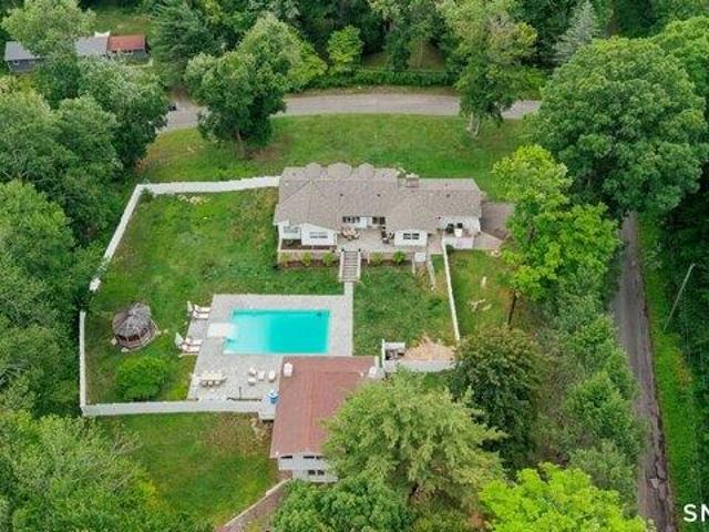 House for sale in Woodbury, Connecticut