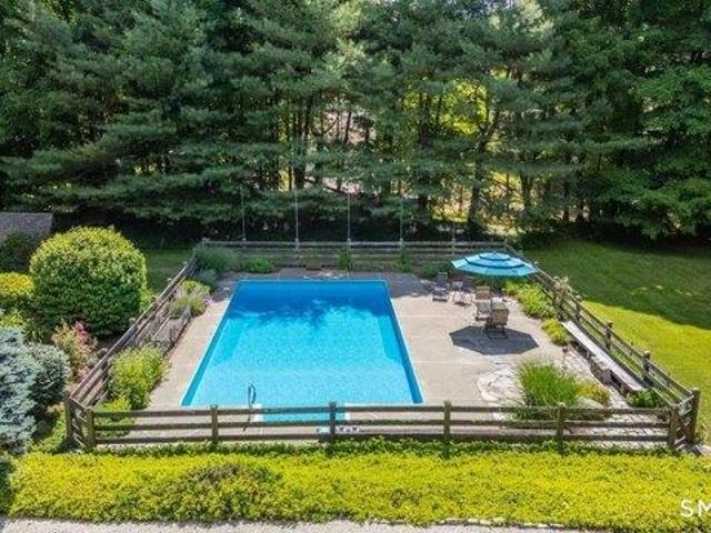 House for sale in Woodbury, Connecticut