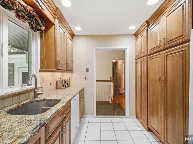 House for sale in Woodcliff Lake, New Jersey