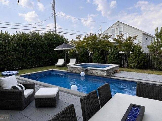 House for sale in Beach Haven Historic District, Beach Haven
