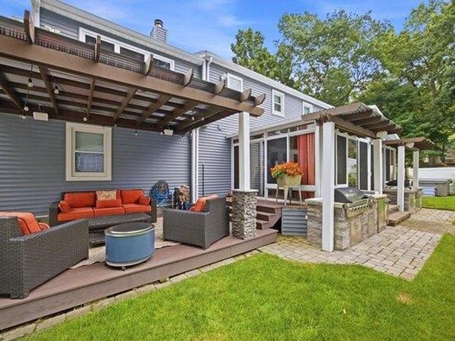 House for sale in Belchertown Center, Belchertown