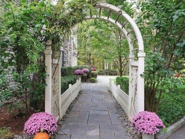House for sale in Pill Hill, Bernardsville