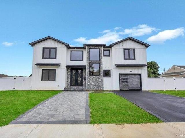 House for sale in Bethpage, New York