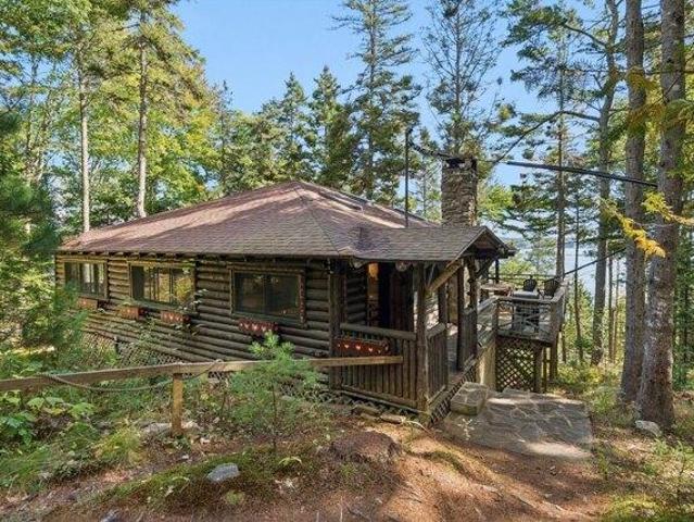 House for sale in Sprucewold, Boothbay Harbor
