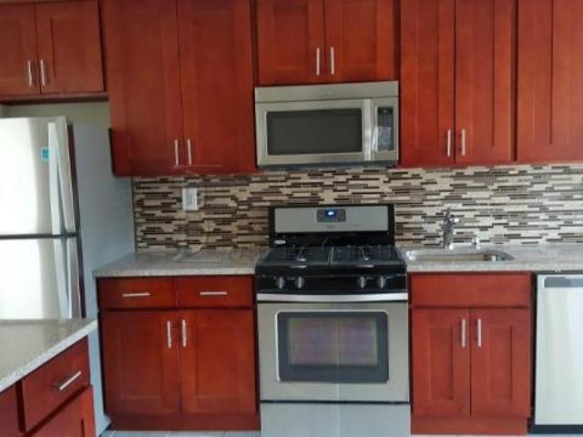 House for sale in The Bronx, Arverne