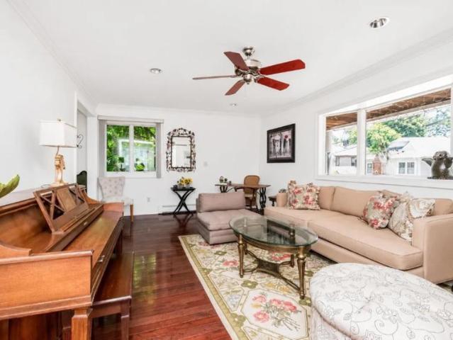 House for sale in The Bronx, Arverne