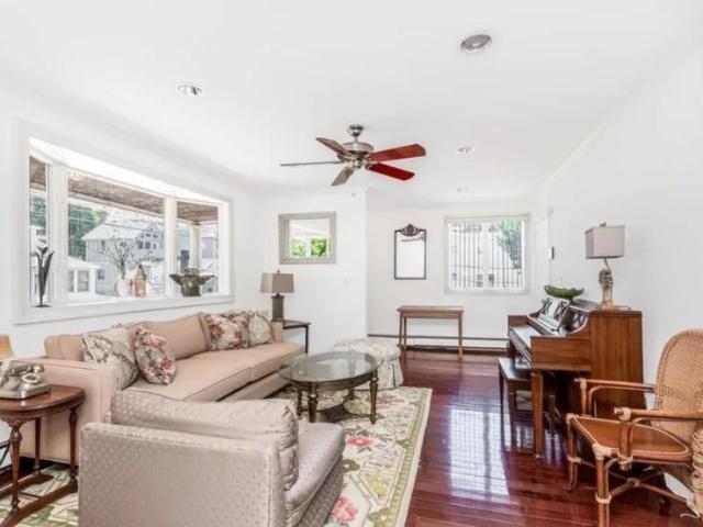 House for sale in The Bronx, Arverne