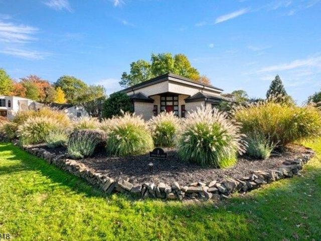 House for sale in Cedar Grove, New Jersey