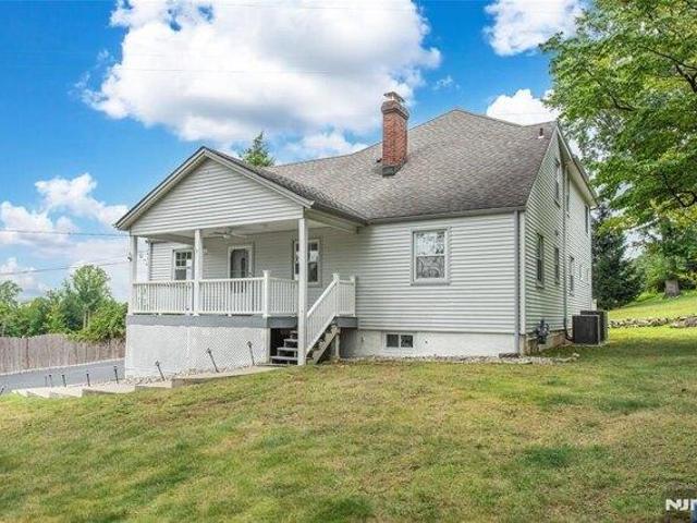 House for sale in Cedar Grove, New Jersey