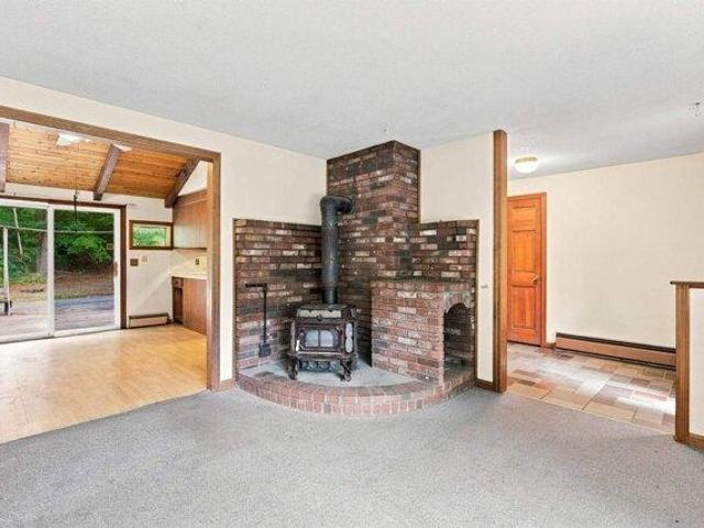 House for sale in Derry, Rockingham County