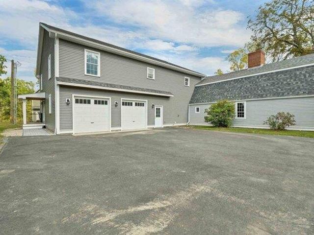 House for sale in Durham, Strafford County