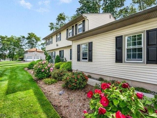 House for sale in Cooks Bridge, East Hanover
