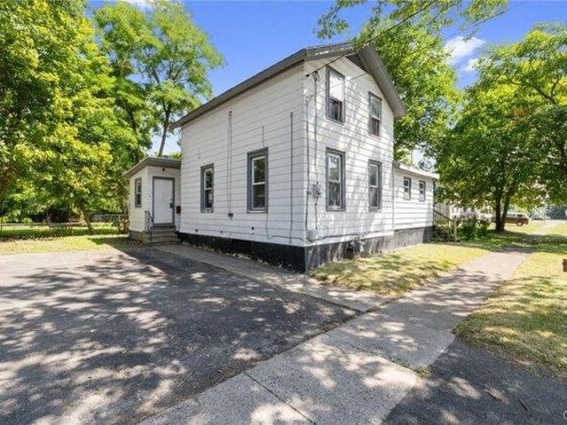 House for sale in Jamesville, New York