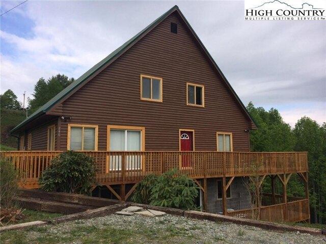 House for sale in Elk Park