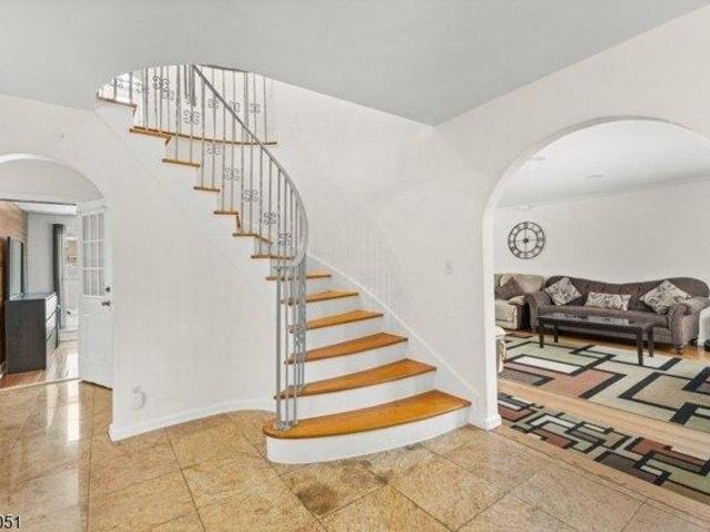 House for sale in Elmwood Park, New Jersey