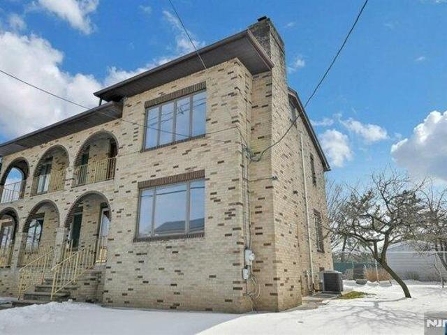 House for sale in Elmwood Park, New Jersey