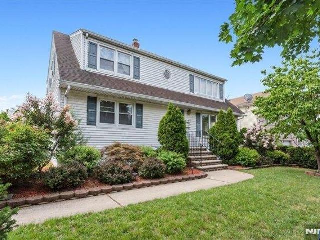 House for sale in Elmwood Park, New Jersey