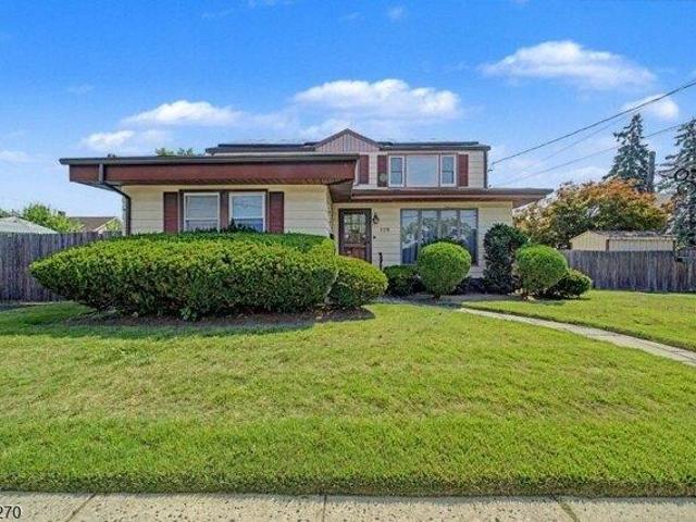 House for sale in Elmwood Park, New Jersey