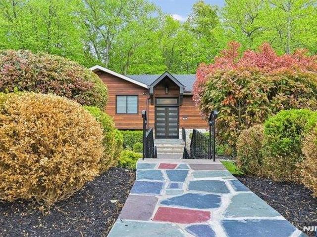 House for sale in Englewood Cliffs, New Jersey
