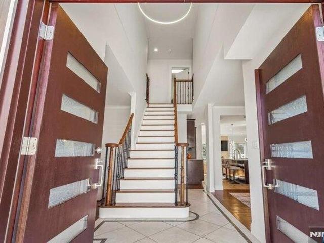 House for sale in Fair Lawn, New Jersey