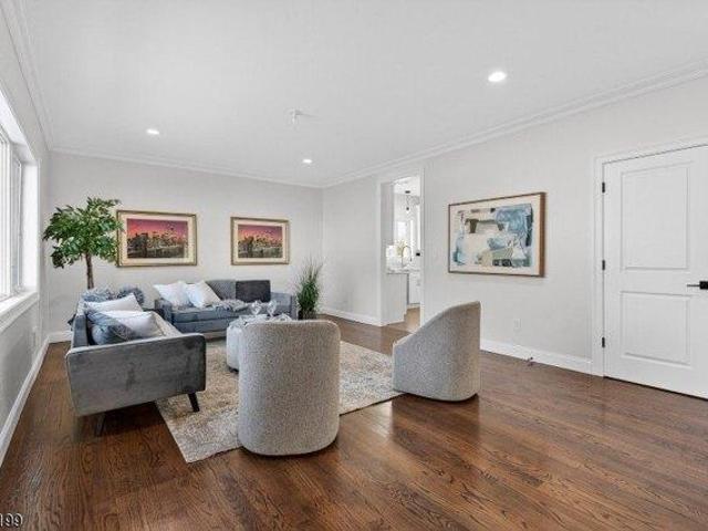 House for sale in Fair Lawn, New Jersey