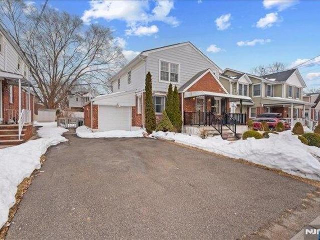 House for sale in Fair Lawn, New Jersey