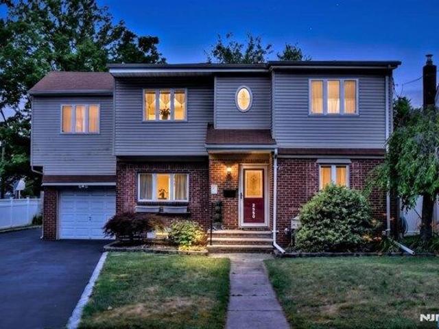 House for sale in Fair Lawn, New Jersey