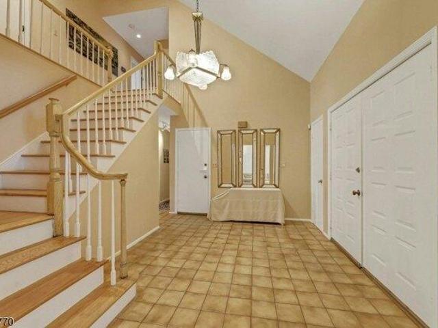 House for sale in Fair Lawn, New Jersey