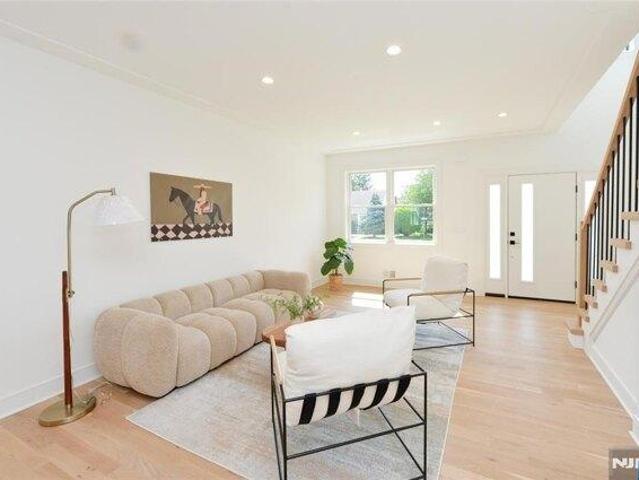 House for sale in Fair Lawn, New Jersey