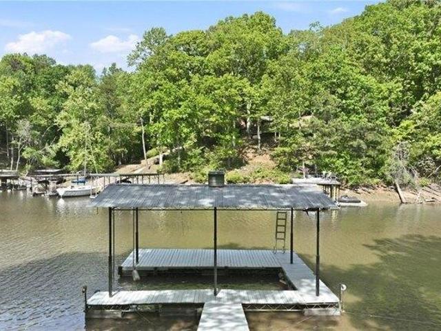 House for sale in Flowery Branch, Georgia