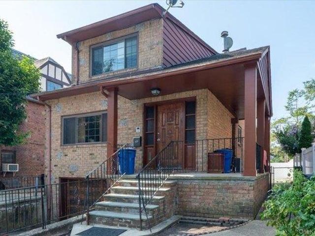 House for sale in Queens, Arverne