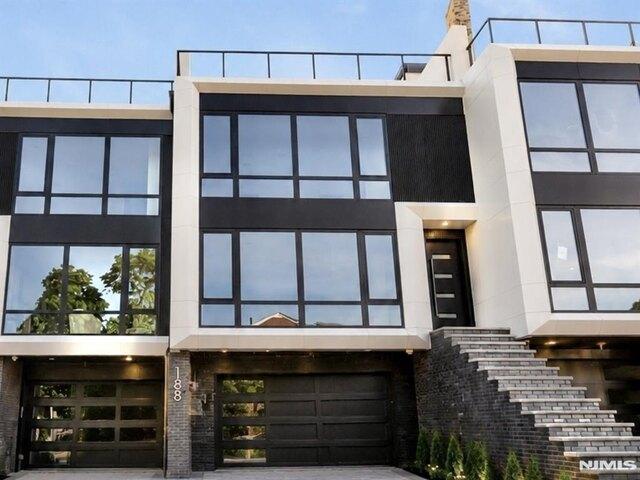 House for sale in Fort Lee, New Jersey