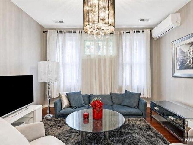 House for sale in Fort Lee, New Jersey