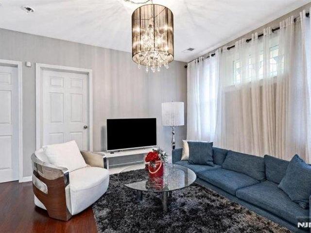 House for sale in Fort Lee, New Jersey