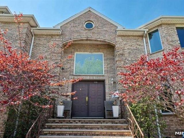 House for sale in Fort Lee, New Jersey