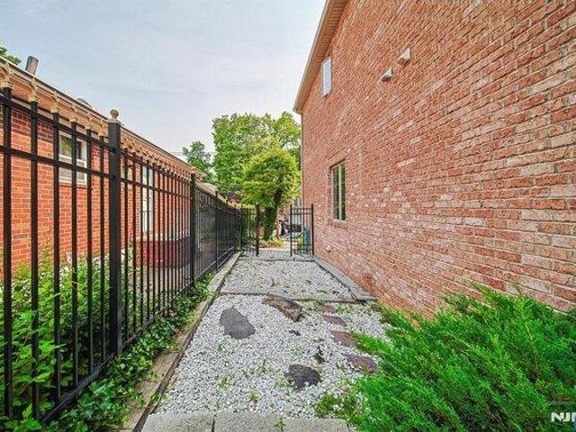 House for sale in Fort Lee, New Jersey
