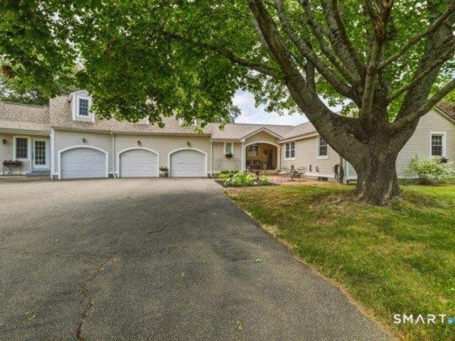 House for sale in Glastonbury, Connecticut