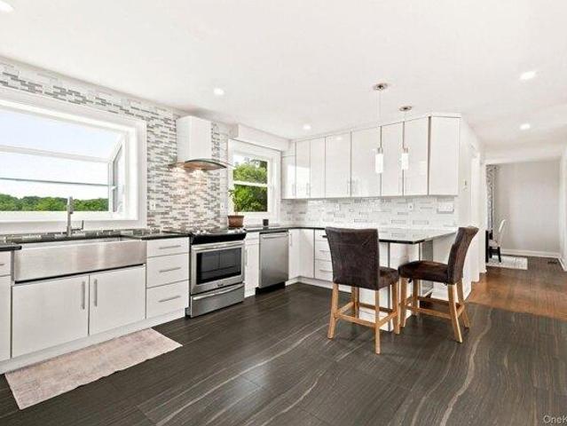 House for sale in Hawthorne, New York