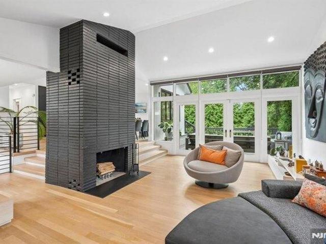 House for sale in Leonia, New Jersey